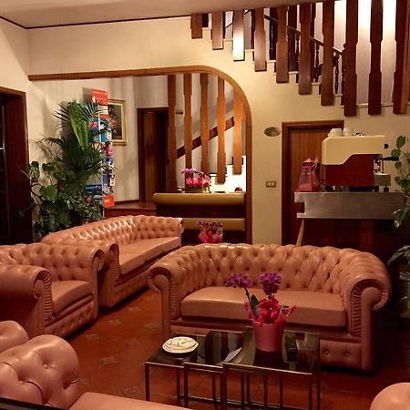 Meuble Lariana Ξενοδοχείο Μπελάρια-Ιτζέα Μαρίνα Εξωτερικό φωτογραφία