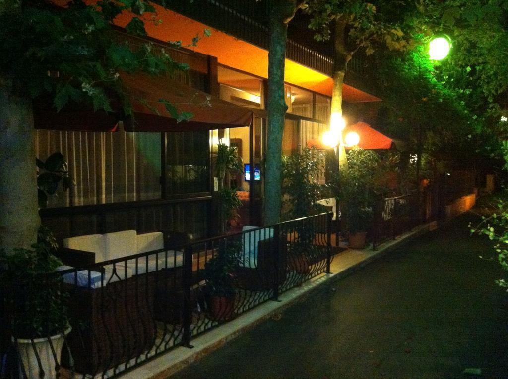 Meuble Lariana Ξενοδοχείο Μπελάρια-Ιτζέα Μαρίνα Εξωτερικό φωτογραφία