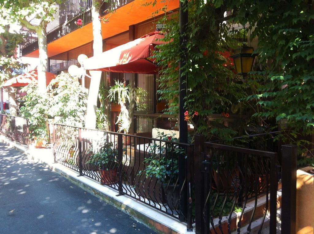 Meuble Lariana Ξενοδοχείο Μπελάρια-Ιτζέα Μαρίνα Εξωτερικό φωτογραφία